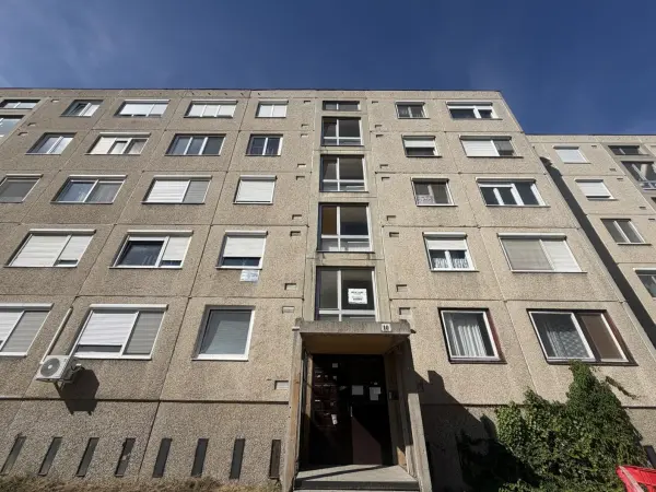 Eladó panellakás, Oroszlány 2 szoba 53 m² 29.9 M Ft