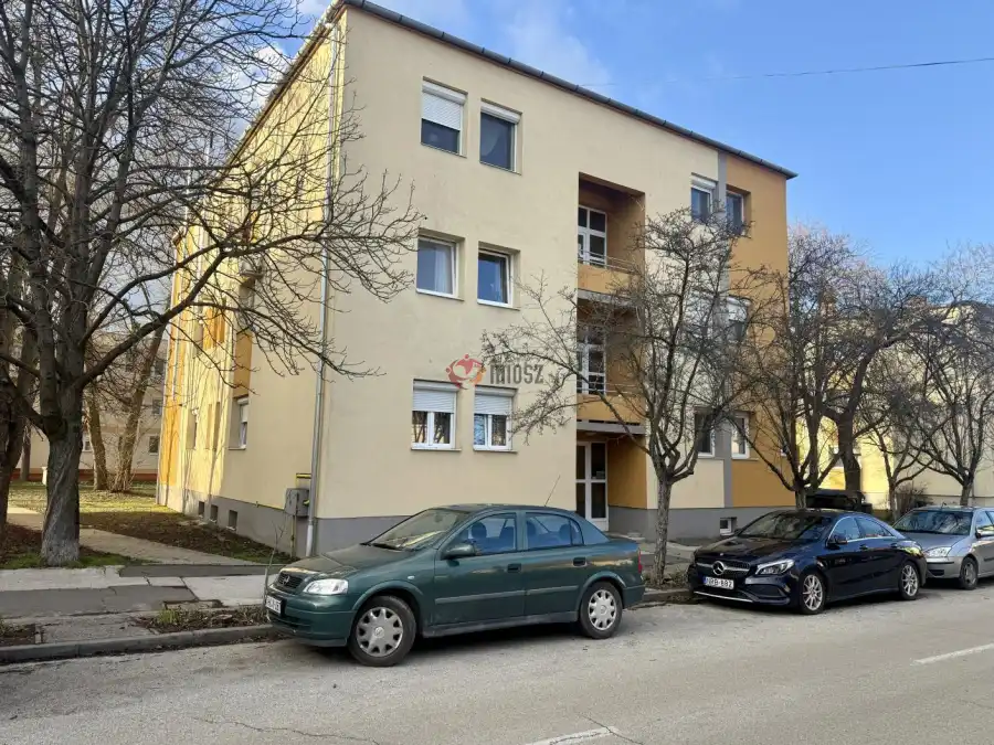 eladó téglalakás, Komárom