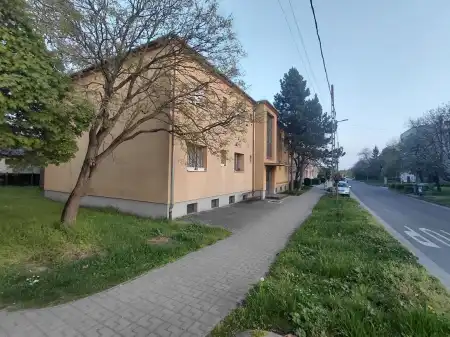 Eladó téglalakás, Komárom 3 szoba 73 m² 48 M Ft