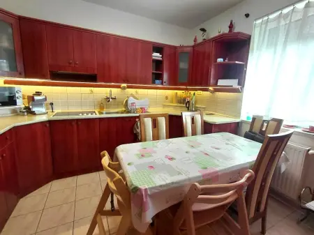 Eladó téglalakás, Komárom 2 szoba 66 m² 48.8 M Ft