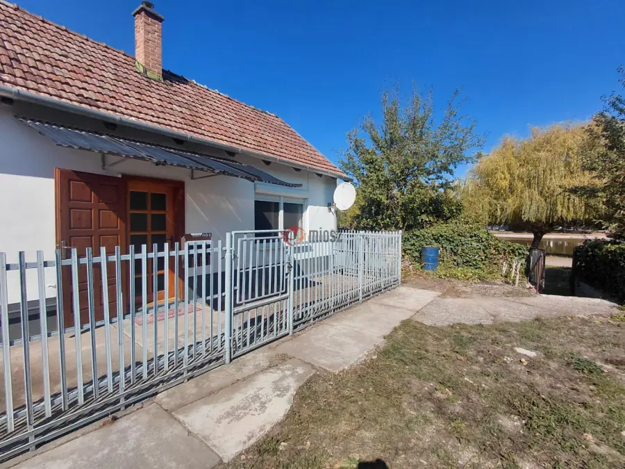 eladó téglalakás, Komárom
