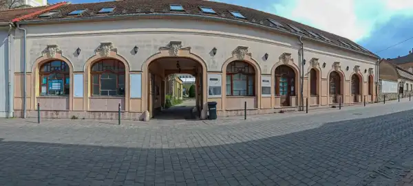 Eladó téglalakás, Tata 3+1 szoba 90 m² 77.9 M Ft