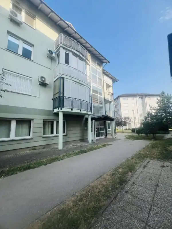 Eladó téglalakás, Tatabánya 1 szoba 37 m² 32 M Ft