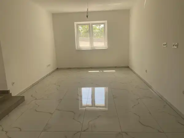 Eladó új építésű sorház, Komárom 3+1 szoba 122 m² 85.9 M Ft