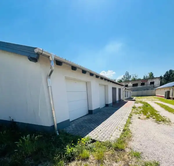 Eladó újszerű garázs, Baj 24 m² 9.19 M Ft