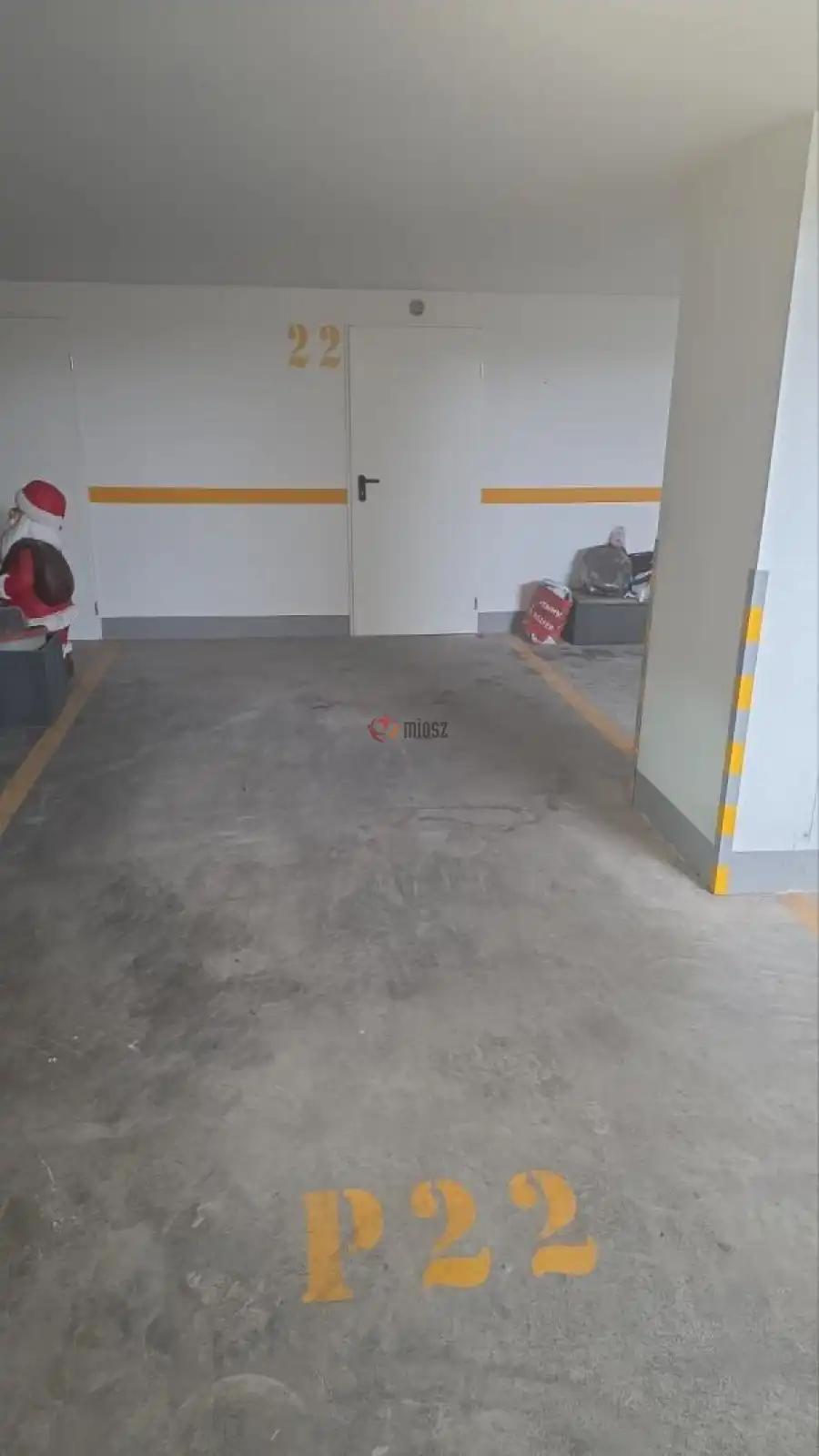 eladó újszerű garázs, Tata