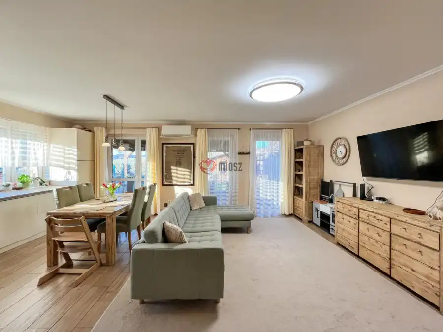 eladó újszerű ikerház, Szomód