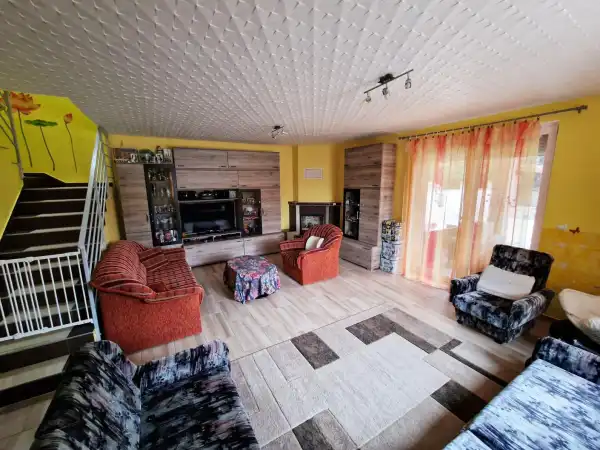 Eladó újszerű ikerház, Tatabánya 3+1 szoba 114 m² 87 M Ft