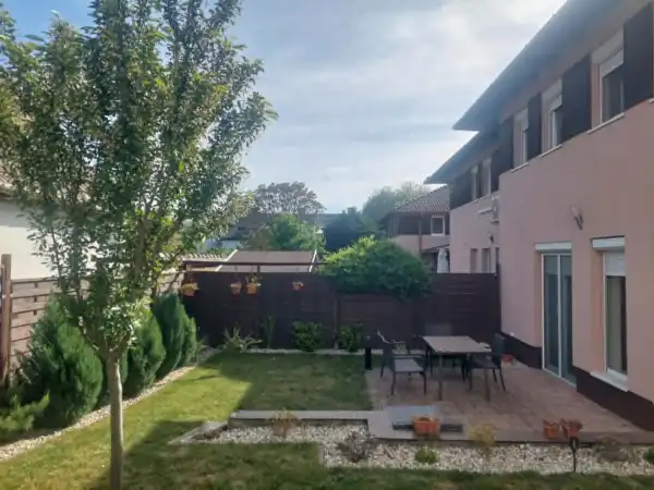 Eladó újszerű sorház, Tatabánya 5 szoba 100 m² 99 M Ft