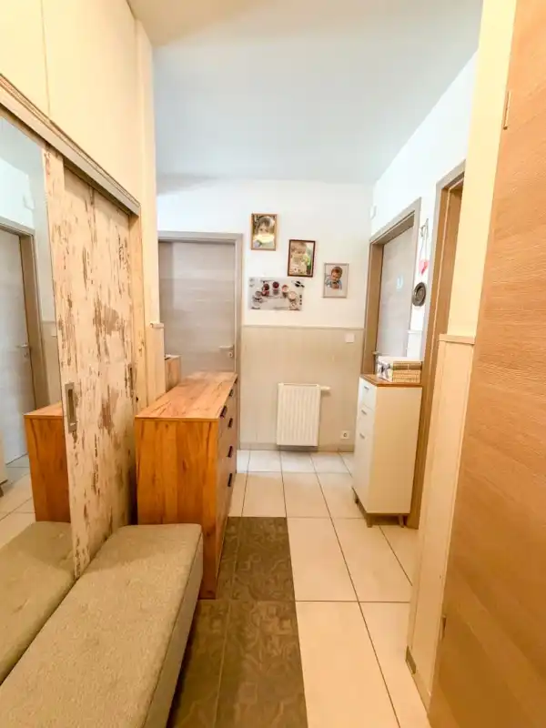 Eladó újszerű téglalakás, Tata 2+1 szoba 72 m² 92.5 M Ft