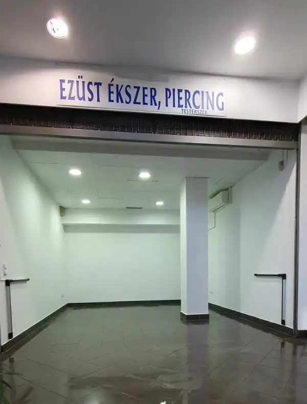 Eladó üzlet, Tatabánya 1 szoba 17 m² 6.9 M Ft