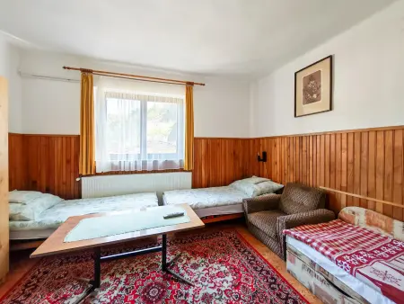 Eladó üzlet, Várgesztes 9 szoba 300 m² 134 M Ft