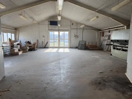 Kiadó ipari ingatlan, Környe 2066 m² 800 E Ft/hó