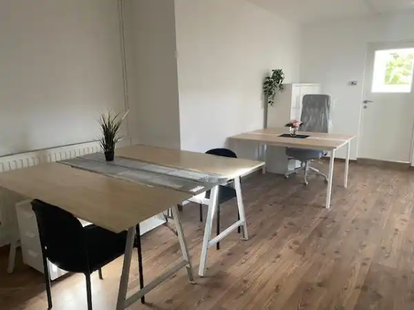 Kiadó ipari ingatlan, Tata 3 szoba 110 m² 280 E Ft/hó