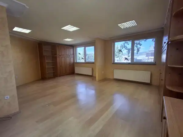 Kiadó ipari ingatlan, Tatabánya 4 szoba 400 m² 800 E Ft/hó