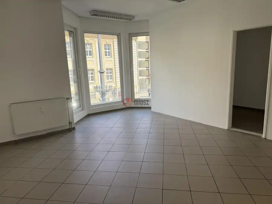 kiadó iroda, Komárom