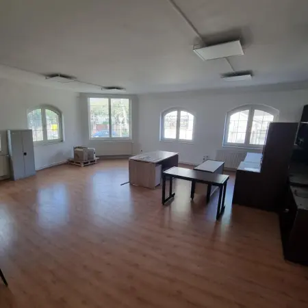 Kiadó iroda, Tata 1 szoba 29 m² 128 E Ft/hó