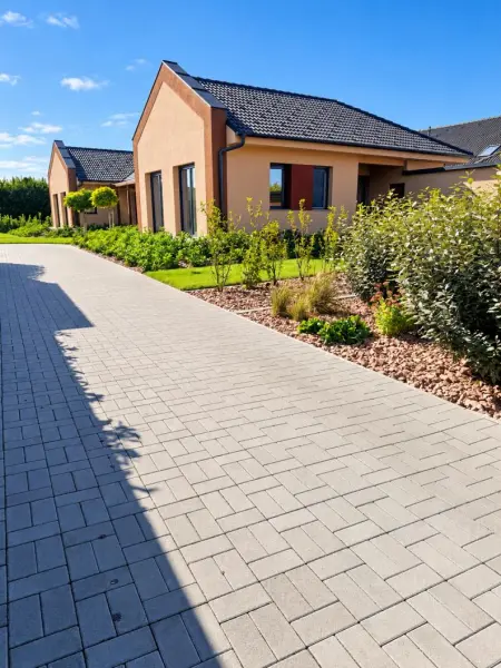 Kiadó iroda, Tatabánya 4 szoba 99 m² 350 E Ft/hó