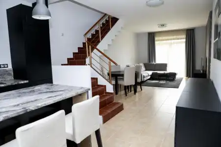 Kiadó téglalakás, Komárom 3 szoba 87 m² 300 E Ft/hó