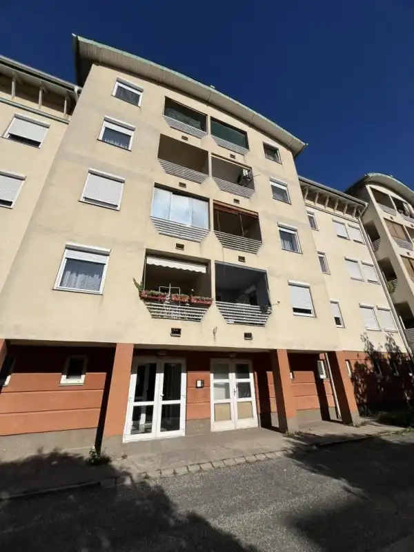 Kiadó téglalakás, Tata 3 szoba 87 m² 240 E Ft/hó