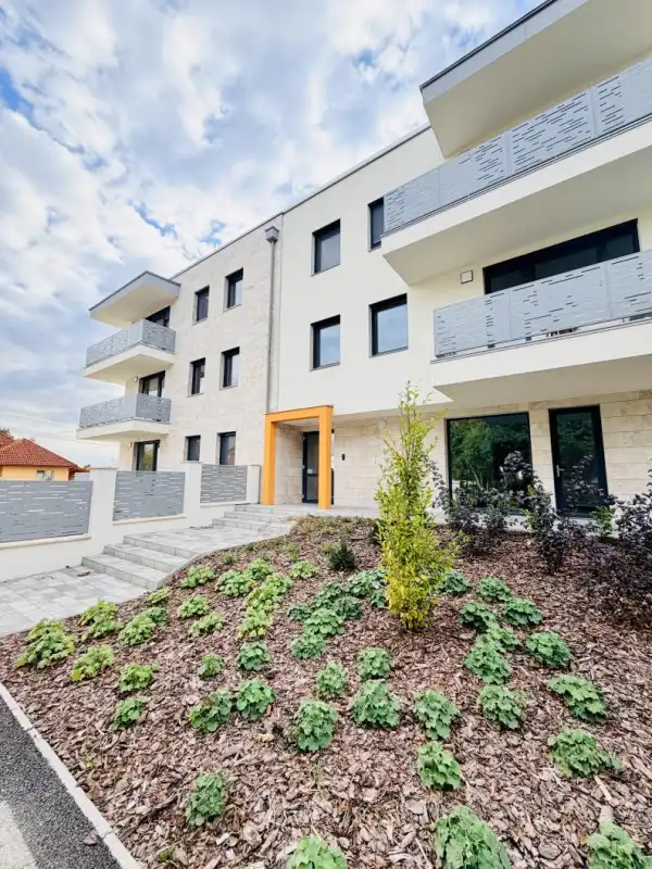 Kiadó új építésű téglalakás, Tata 3 szoba 65 m² 300 E Ft/hó