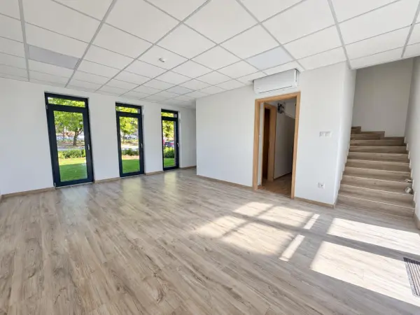 Kiadó újszerű iroda, Tatabánya 3 szoba 76 m² 320 E Ft/hó