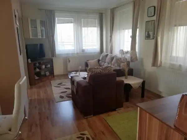Kiadó újszerű téglalakás, Komárom 2 szoba 47 m² 180 E Ft/hó