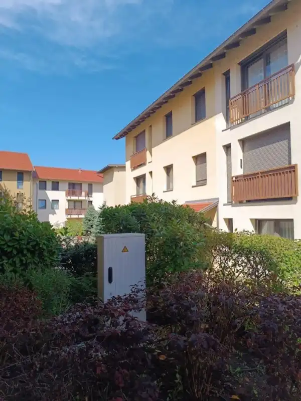 Kiadó újszerű téglalakás, Tata 4 szoba 104 m² 400 E Ft/hó