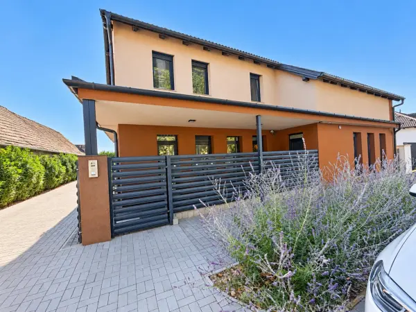Kiadó újszerű üzlet, Tatabánya 3 szoba 76 m² 320 E Ft/hó