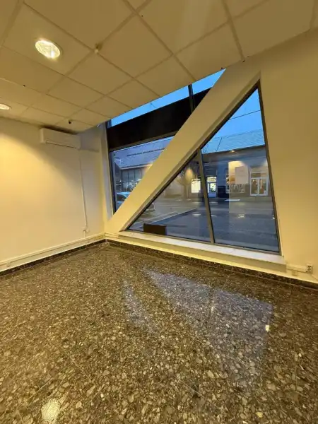 Kiadó üzlet, Komárom 1 szoba 37 m² 150 E Ft/hó