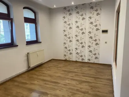 Kiadó üzlet, Komárom 1 szoba 20 m² 75 E Ft/hó